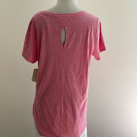 NWT pink T-shirt flowers in heart with keyhole opening on upper back size Large - Picture 6 of 9